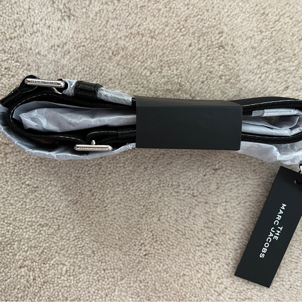 Marc Jacobs “The Tote Bag” Strap (only)
Beautiful, black and nickel design. - Picture 3 of 5